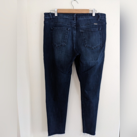 Fashion Nova jeans - Picture 3 of 4